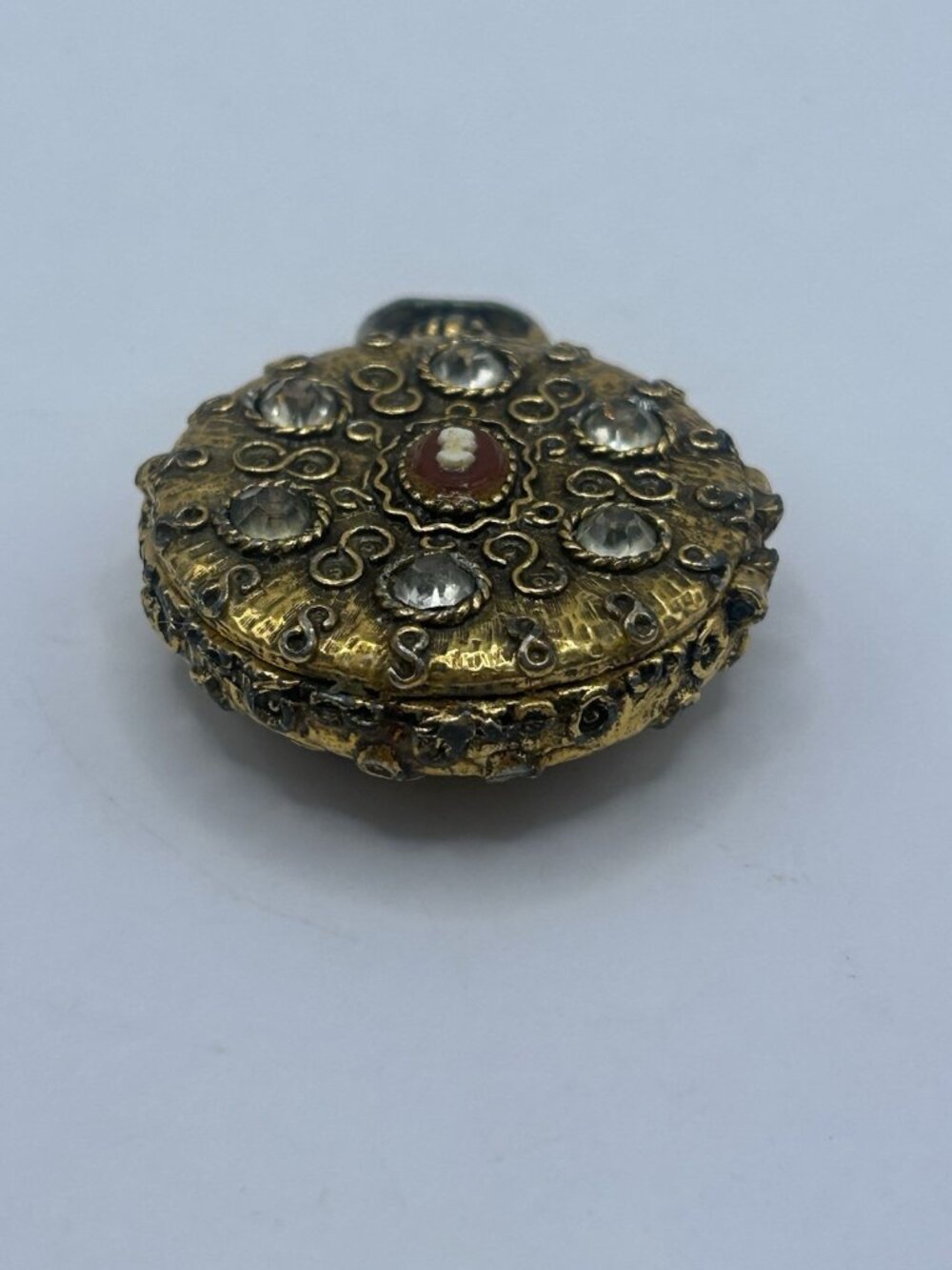 Vintage Mary Chess "Tapestry” Solid Perfume Compact Locket Original tag Cameo - Picture 7 of 16